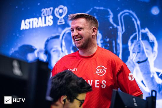 Caps与Hanssama完美配合轻松击杀Clear的精彩瞬间